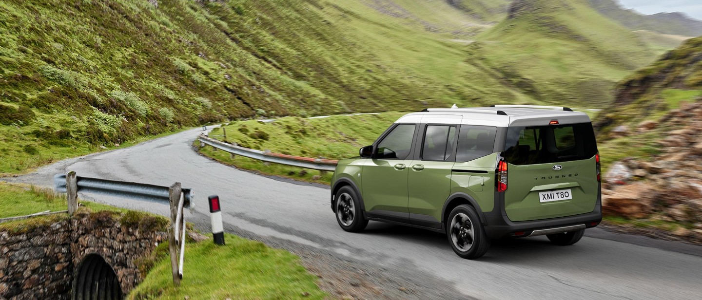 Ford Tourneo Eu Billboard Desktop Active Green Rear 21X9 2160X925 BB.Jpg.Renditions.Extra Large