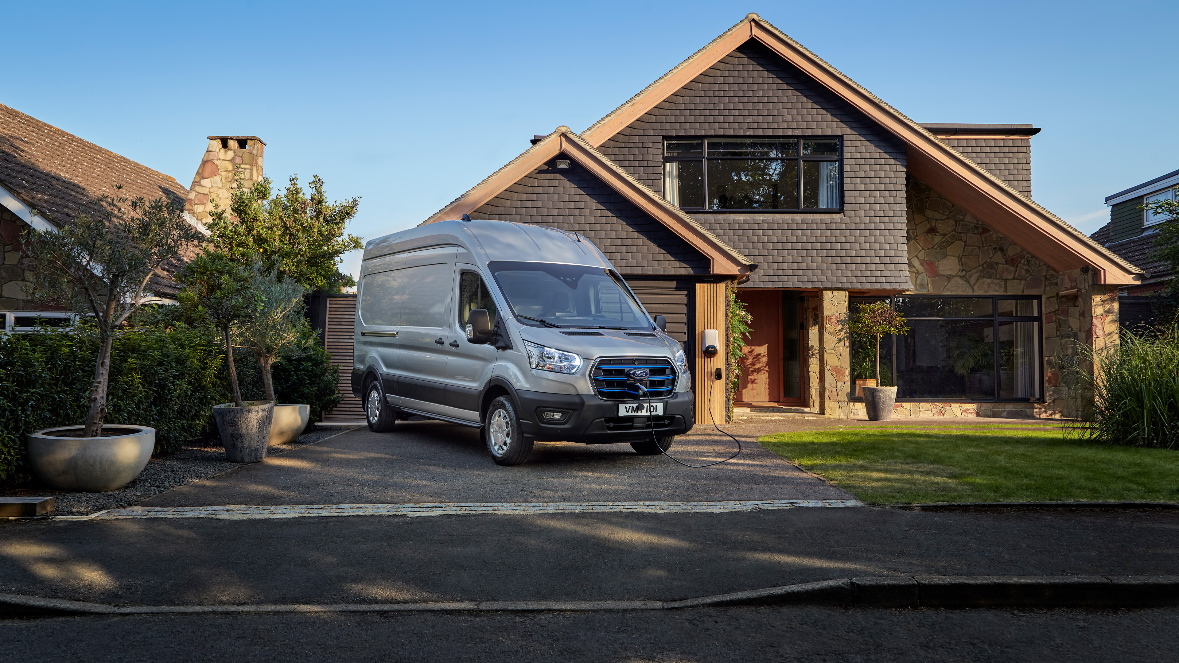 Ford E Transit Front 3 4 Homecharging 2 (1)