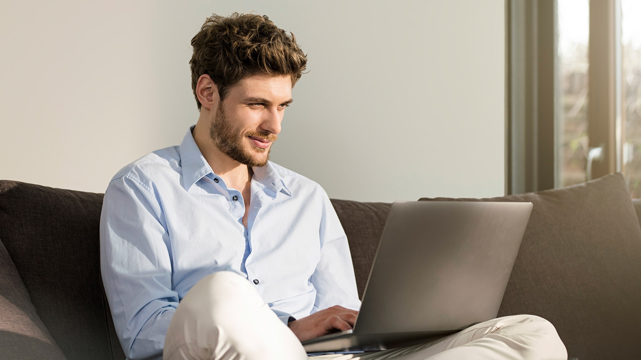 Ford Servicing Eu 16X9 2160X1215 Modules Man Sitting On Couch With Laptop.Jpg.Renditions.Original